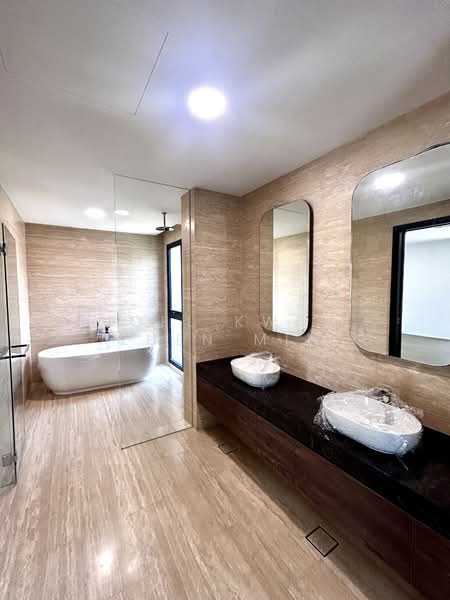 Grove Drive Detached House, Grove Drive, 5 Bedrooms, 12,000 sqft, Detached House For Sale, by Joel Kwok Zhen Min, 500121858 - Bathroom - PropertyGuru.com.sg