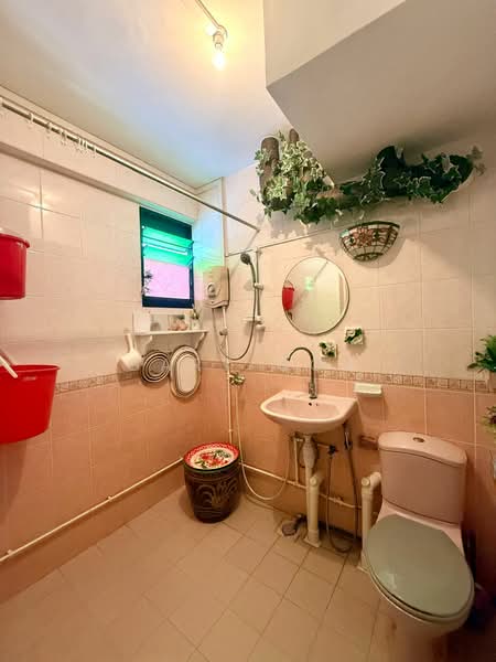 229 Lorong 8 Toa Payoh, 229 Lorong 8 Toa Payoh, 4 Bedrooms, 1,259 sqft, HDB Flat For Sale, by Gary Goh, 500121893 - Bathroom - PropertyGuru.com.sg