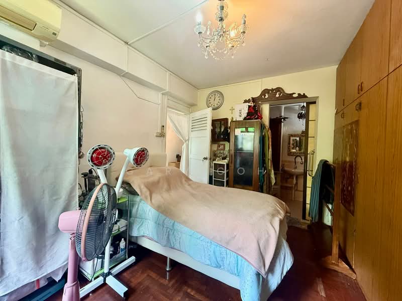 229 Lorong 8 Toa Payoh, 229 Lorong 8 Toa Payoh, 4 Bedrooms, 1,259 sqft, HDB Flat For Sale, by Gary Goh, 500121893 - Master Bedroom - PropertyGuru.com.sg