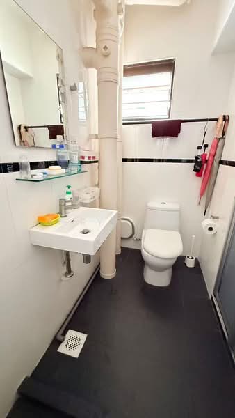 684C Choa Chu Kang Crescent, 684C Choa Chu Kang Crescent, 3 Bedrooms, 980 sqft, HDB Flat For Rent, by Geryl Lim, 500121896 - Bathroom - PropertyGuru.com.sg