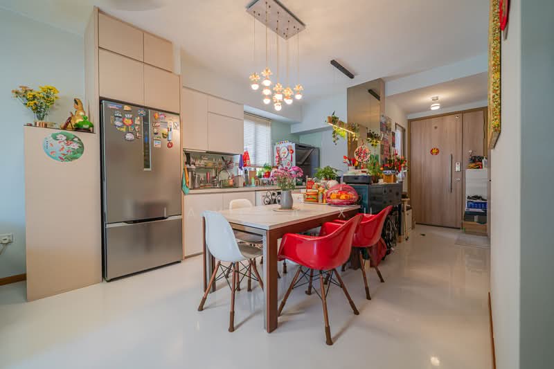 Waterfront Gold, 754 Bedok Reservoir Road, 2 Bedrooms, 893 sqft, Condominium For Sale, by Lavena Xu, 500121902 - Kitchen - PropertyGuru.com.sg