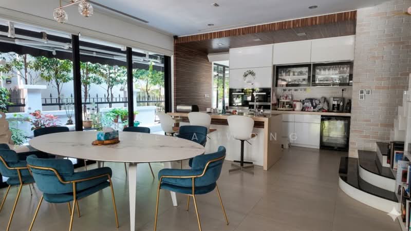 Villa Begonia, 2 Begonia Walk, 5 Bedrooms, 3,400 sqft, Corner Terrace For Sale, by Teresa Wong, 500121903 - Kitchen - PropertyGuru.com.sg