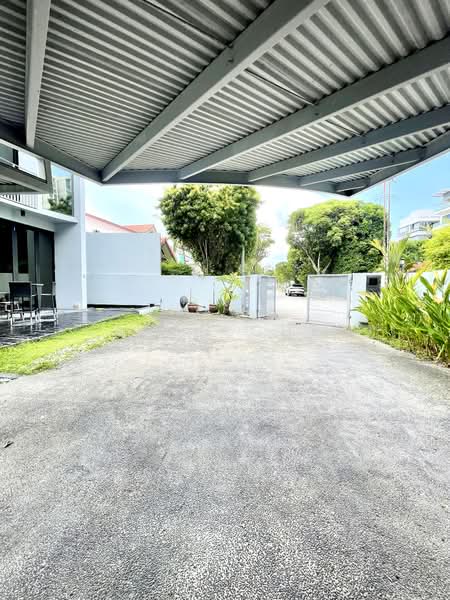 Cheap and Freehold Semi-D with 7 Ensuite Bedrooms and Park 4 Cars!, , 7 Bedrooms, 6,000 sqft, Semi-Detached House For Sale, by Jason Chew, 500121906 - Huge Car Porch - PropertyGuru.com.sg