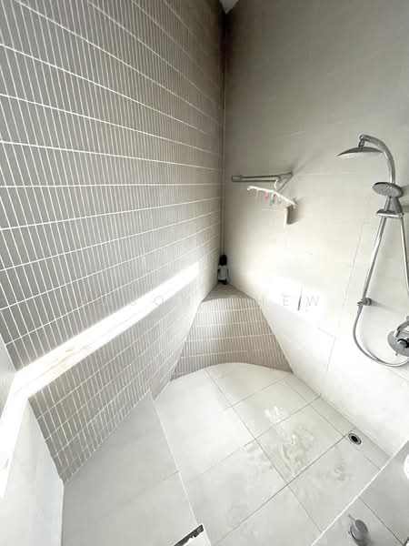 Cheap and Freehold Semi-D with 7 Ensuite Bedrooms and Park 4 Cars!, , 7 Bedrooms, 6,000 sqft, Semi-Detached House For Sale, by Jason Chew, 500121906 - Bathroom - PropertyGuru.com.sg