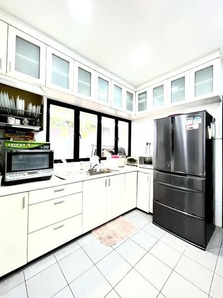 Cheap and Freehold Semi-D with 7 Ensuite Bedrooms and Park 4 Cars!, , 7 Bedrooms, 6,000 sqft, Semi-Detached House For Sale, by Jason Chew, 500121906 - Bright Kitchen - PropertyGuru.com.sg