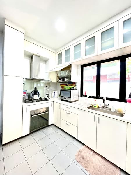 Cheap and Freehold Semi-D with 7 Ensuite Bedrooms and Park 4 Cars!, , 7 Bedrooms, 6,000 sqft, Semi-Detached House For Sale, by Jason Chew, 500121906 - Bright Kitchen - PropertyGuru.com.sg