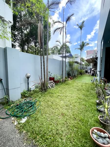 Cheap and Freehold Semi-D with 7 Ensuite Bedrooms and Park 4 Cars!, , 7 Bedrooms, 6,000 sqft, Semi-Detached House For Sale, by Jason Chew, 500121906 - Garden - PropertyGuru.com.sg