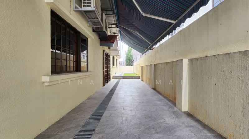 Parkstone Road, , 5 Bedrooms, 3,001 sqft, Semi-Detached House For Sale, by Tina Jethmal, 500121918 - Side Yard - PropertyGuru.com.sg