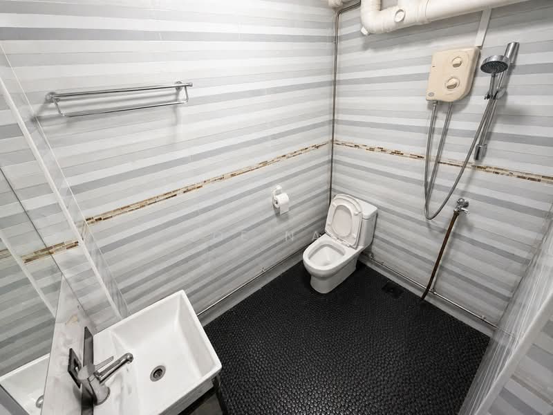 140 Bedok North Street 2, 140 Bedok North Street 2, 4 Bedrooms, 1,292 sqft, HDB Flat For Sale, by Joe Nah, 500121923 - Bathroom - PropertyGuru.com.sg