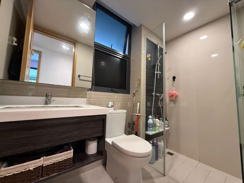 Blossom Residences, 30 Segar Road, 3 Bedrooms, 1,421 sqft, Executive Condominium For Sale, by Madeline Kuah, 500121928 - Bathroom - PropertyGuru.com.sg