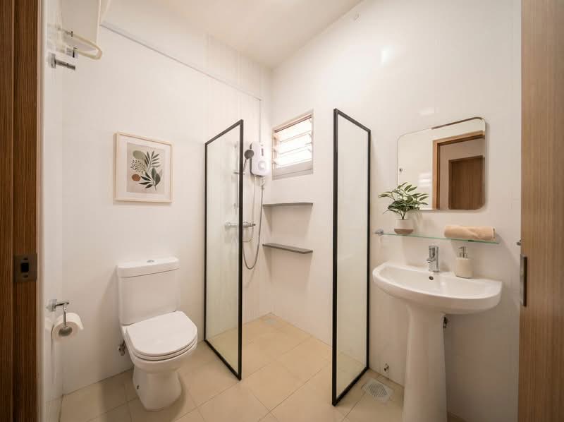 439B Bukit Batok West Avenue 8, 439B Bukit Batok West Avenue 8, 3 Bedrooms, 1,001 sqft, HDB Flat For Sale, by Brian Ying, 500121936 - Bathroom - PropertyGuru.com.sg