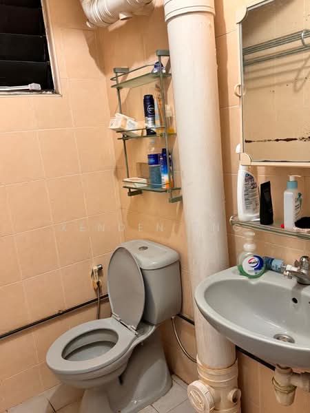 512 West Coast Drive, 512 West Coast Drive, 3 Bedrooms, 990 sqft, HDB Flat For Rent, by Xenden Ong, 500121960 - Bathroom - PropertyGuru.com.sg