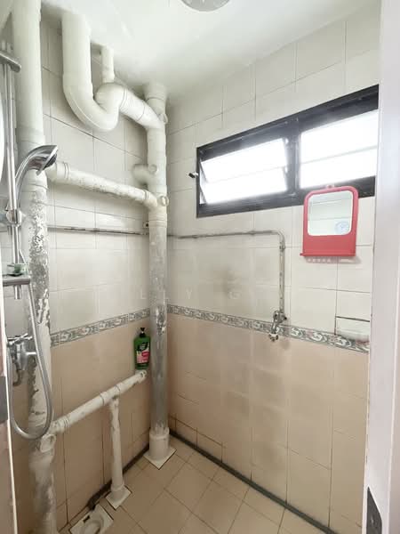 209 Boon Lay Place, 209 Boon Lay Place, 2 Bedrooms, 796 sqft, HDB Flat For Sale, by Billy Goh, 500121970 - Bathroom - PropertyGuru.com.sg