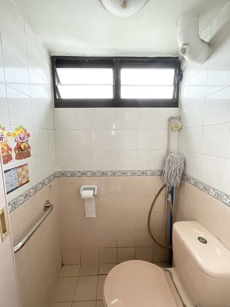209 Boon Lay Place, 209 Boon Lay Place, 2 Bedrooms, 796 sqft, HDB Flat For Sale, by Billy Goh, 500121970 - Bathroom - PropertyGuru.com.sg
