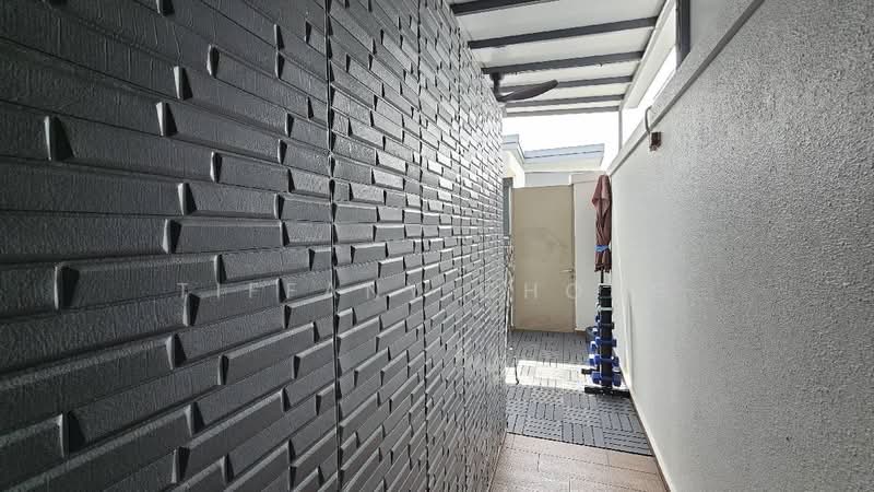 The Waterline, 167 Poh Huat Road West, 3 Bedrooms, 2,045 sqft, Condominium For Sale, by Tiffany Chong, 500121975 - Corridor - PropertyGuru.com.sg