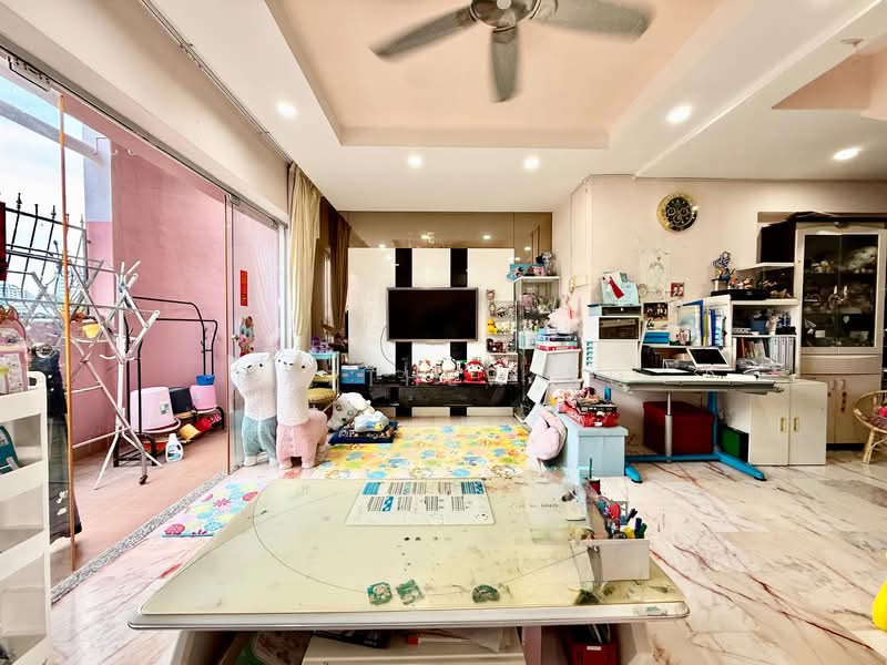 705 Hougang Avenue 2, 705 Hougang Avenue 2, 3 Bedrooms, 1,593 sqft, HDB Flat For Sale, by Matthew Xu, 500121977 - Living Room - PropertyGuru.com.sg