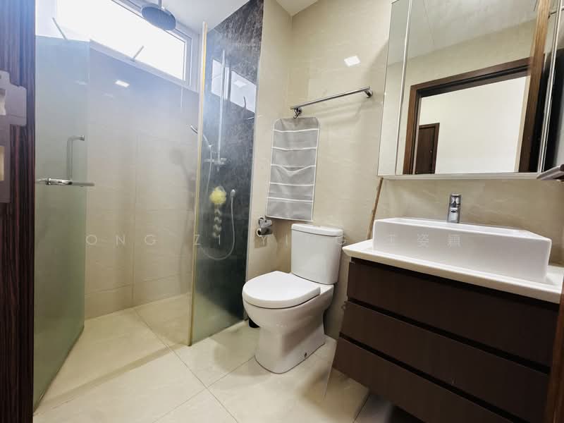 Kensington Square, 2 Jalan Lokam, 2 Bedrooms, 904 sqft, Apartment For Rent, by Ong Zi Ying 王姿穎, 500121983 - Master Bedroom Bathroom - PropertyGuru.com.sg