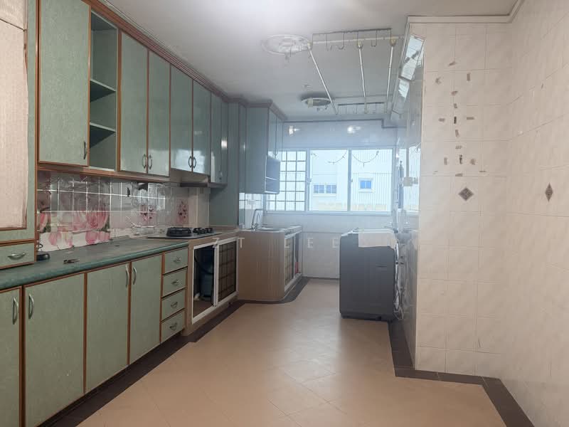 808 Tampines Avenue 4, 808 Tampines Avenue 4, 2 Bedrooms, 786 sqft, HDB Flat For Sale, by ZT Lee, 500121984 - Kitchen - PropertyGuru.com.sg