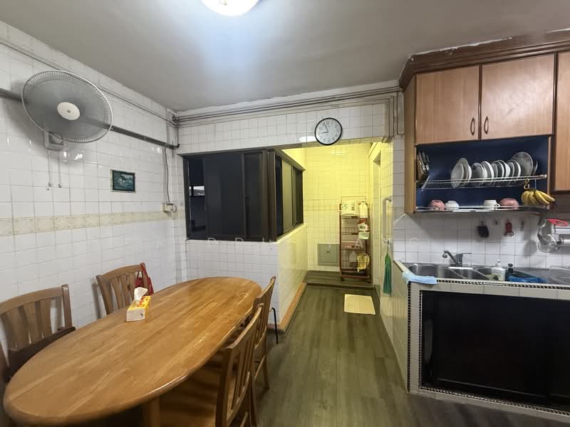 410 Jurong West Street 42, 410 Jurong West Street 42, 3 Bedrooms, 1,539 sqft, HDB Flat For Sale, by Freddie Pang, 500121999 - Kitchen - PropertyGuru.com.sg