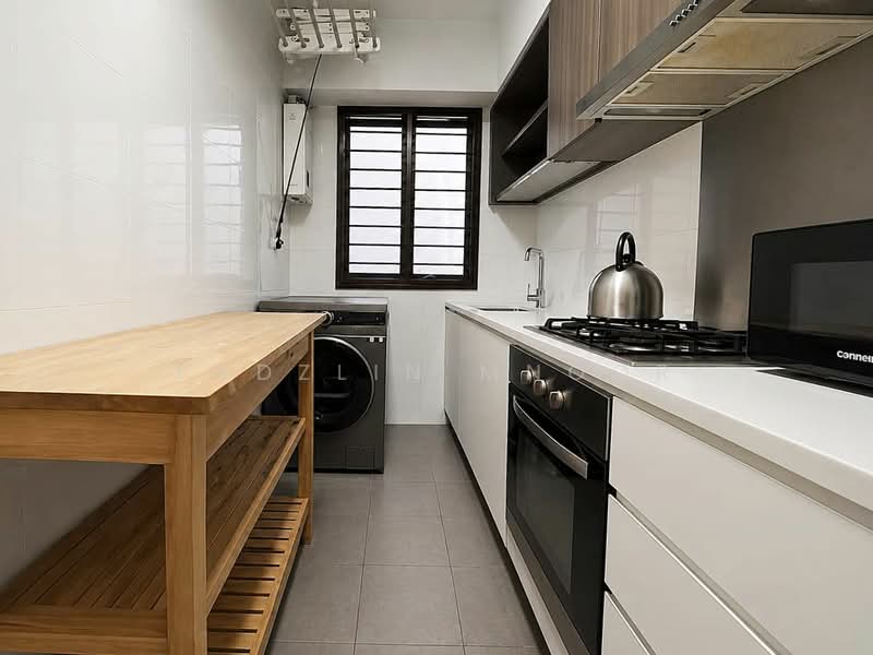 748A Bedok Reservoir Crescent, 748A Bedok Reservoir Crescent, 2 Bedrooms, 710 sqft, HDB Flat For Sale, by Fadzlin MNoor, 500122001 - Kitchen - PropertyGuru.com.sg