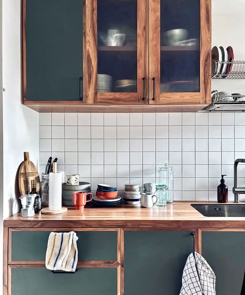 The Sixth Avenue Residences, 160 Sixth Avenue, 2 Bedrooms, 969 sqft, Condominium For Sale, by Gina Tng, 500122004 - Kitchen - PropertyGuru.com.sg