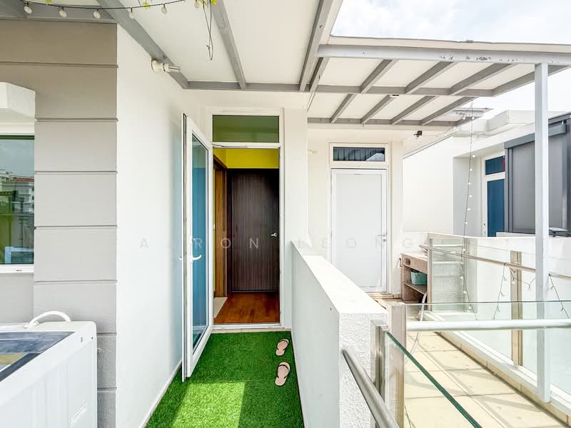 Near Kovan Mrt, Landed Facing, 2 Bedder with Utility, , 2 Bedrooms, 914 sqft, Apartment For Sale, by Aaron Leong, 500122034 - Balcony - PropertyGuru.com.sg