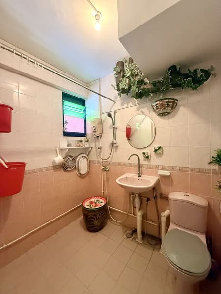 229 Lorong 8 Toa Payoh, 229 Lorong 8 Toa Payoh, 4 Bedrooms, 1,259 sqft, HDB Flat For Sale, by Wendi Sim, 500122036 - Common Bathroom - PropertyGuru.com.sg