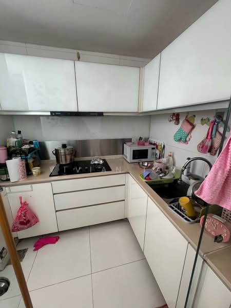 The Centris, 73 Jurong West Central 3, 3 Bedrooms, 1,304 sqft, Apartment For Sale, by Vivian Tan, 500122037 - Kitchen - PropertyGuru.com.sg