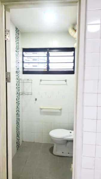 231 Bukit Batok East Avenue 5, 231 Bukit Batok East Avenue 5, 1 Bedroom, 628 sqft, HDB Flat For Rent, by Akif Hamid, 500122039 - Bathroom - PropertyGuru.com.sg