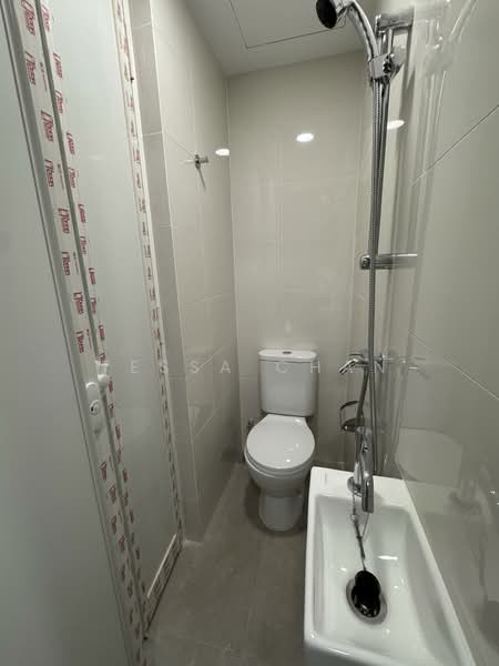 AMO Residence, 21 Ang Mo Kio Rise, 3 Bedrooms, 1,044 sqft, Condominium For Rent, by Tessa Chan, 500122040 - Bathroom - PropertyGuru.com.sg