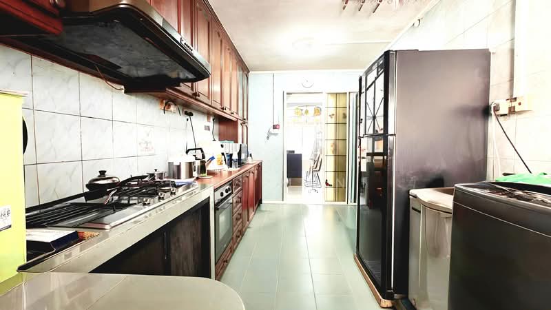 808 Yishun Ring Road, 808 Yishun Ring Road, 3 Bedrooms, 1,130 sqft, HDB Flat For Sale, by Elfi Muni, 500122043 - Kitchen - PropertyGuru.com.sg