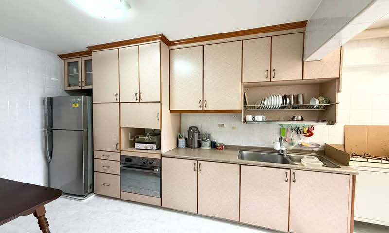 298B Compassvale Street, 298B Compassvale Street, 3 Bedrooms, 1,011 sqft, HDB Flat For Sale, by Elaine Lee, 500122064 - Kitchen - PropertyGuru.com.sg