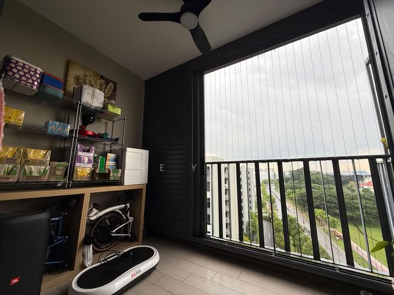Undervalued penthouse , the brownstone , walk to Canberra mrt, Canberra drive , Canberra lane , Sembawang road, 4 Bedrooms, 1,055 sqft, Executive Condominium For Sale, by Lee Yong, 500122066 - Balcony - PropertyGuru.com.sg