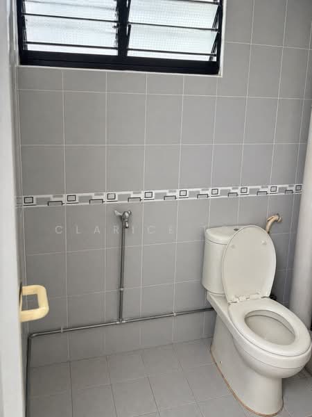 693 Hougang Street 61, 693 Hougang Street 61, 3 Bedrooms, 89 sqft, HDB Flat For Rent, by Clarice Toh, 500122069 - Bathroom - PropertyGuru.com.sg