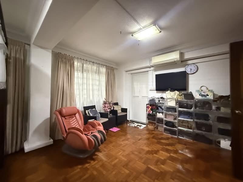 305 Tampines Street 32, 305 Tampines Street 32, 3 Bedrooms, 1,345 sqft, HDB Flat For Sale, by Wendi Sim, 500122076 - Living Room - PropertyGuru.com.sg