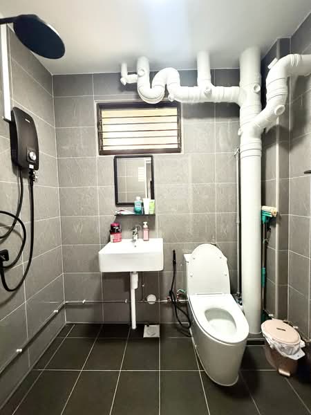 305 Tampines Street 32, 305 Tampines Street 32, 3 Bedrooms, 1,345 sqft, HDB Flat For Sale, by Wendi Sim, 500122076 - Bathroom - PropertyGuru.com.sg