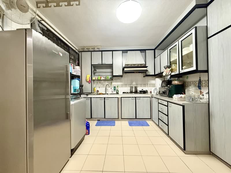 305 Tampines Street 32, 305 Tampines Street 32, 3 Bedrooms, 1,345 sqft, HDB Flat For Sale, by Wendi Sim, 500122076 - Kitchen - PropertyGuru.com.sg