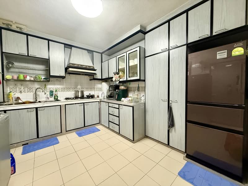 305 Tampines Street 32, 305 Tampines Street 32, 3 Bedrooms, 1,345 sqft, HDB Flat For Sale, by Wendi Sim, 500122076 - Kitchen - PropertyGuru.com.sg