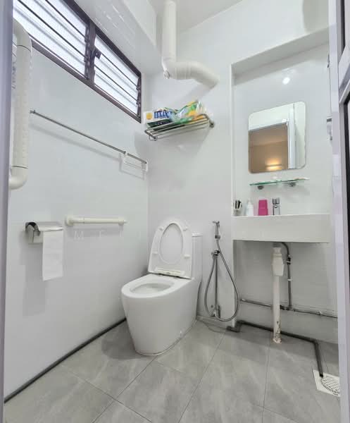 237 Bukit Panjang Ring Road, 237 Bukit Panjang Ring Road, 3 Bedrooms, 1,119 sqft, HDB Flat For Sale, by Melina Yap, 500122080 - Bathroom - PropertyGuru.com.sg