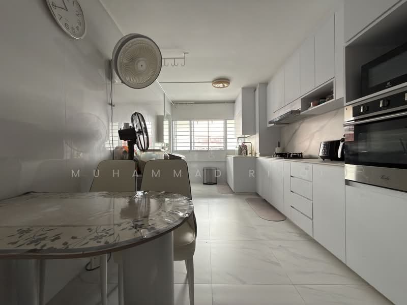 744 Bedok Reservoir Road, 744 Bedok Reservoir Road, 2 Bedrooms, 721 sqft, HDB Flat For Sale, by Muhammad Rifqi, 500122085 - Kitchen - PropertyGuru.com.sg