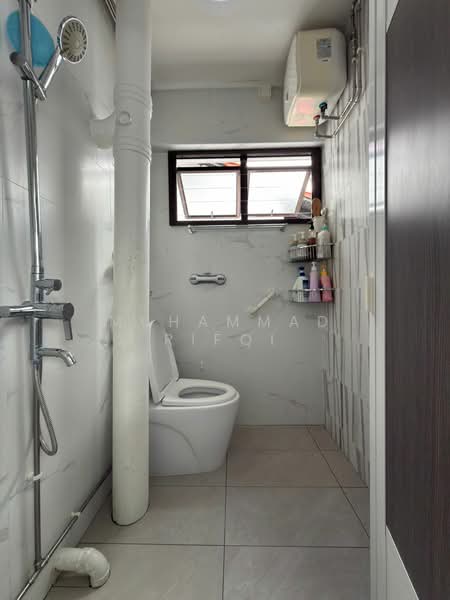 744 Bedok Reservoir Road, 744 Bedok Reservoir Road, 2 Bedrooms, 721 sqft, HDB Flat For Sale, by Muhammad Rifqi, 500122085 - Bathroom - PropertyGuru.com.sg