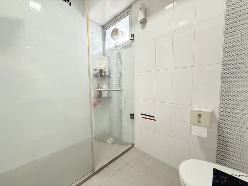 166A Yung Kuang Court, 166A Yung Kuang Road, 3 Bedrooms, 1,001 sqft, HDB Flat For Sale, by Merry Tan, 500122110 - Bathroom - PropertyGuru.com.sg