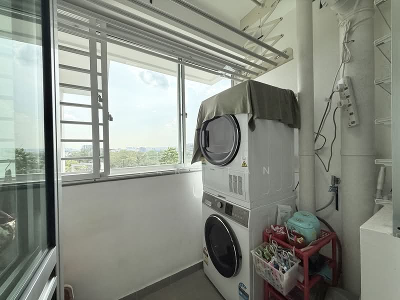 166A Yung Kuang Court, 166A Yung Kuang Road, 3 Bedrooms, 1,001 sqft, HDB Flat For Sale, by Merry Tan, 500122110 - Balcony - PropertyGuru.com.sg