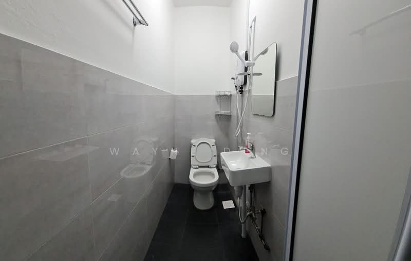 Jalan Pari Burong, , Room Rental, 100 sqft, Shophouse For Rent, by Wayne Deng, 500122115 - Bathroom - PropertyGuru.com.sg