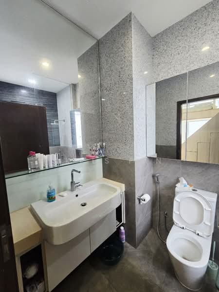 Hillsta, 68 Phoenix Road, 1 Bedroom, 538 sqft, Condominium For Rent, by Skyes Pan, 500122128 - Bathroom - PropertyGuru.com.sg