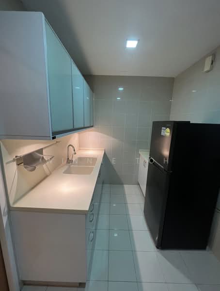 The Loft, 22 Nassim Hill, 2 Bedrooms, 1,098 sqft, Condominium For Rent, by Winnie Toh, 500122129 - Kitchen - PropertyGuru.com.sg