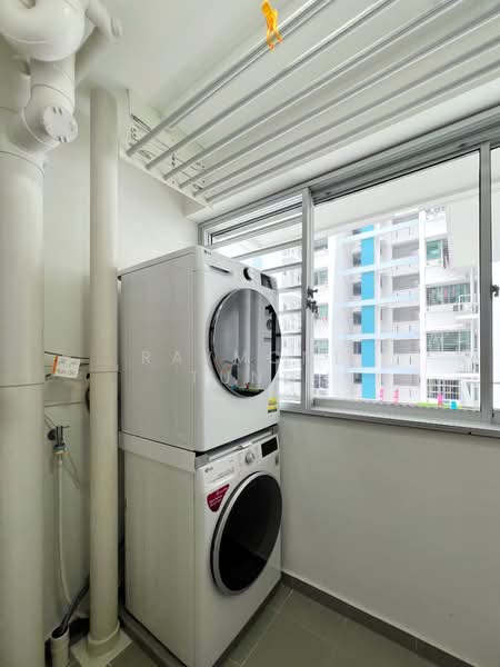 166B Yung Kuang Court, 166B Yung Kuang Road, 3 Bedrooms, 1,001 sqft, HDB Flat For Sale, by Raymond Tung, 500122141 - Laundry Yard - PropertyGuru.com.sg
