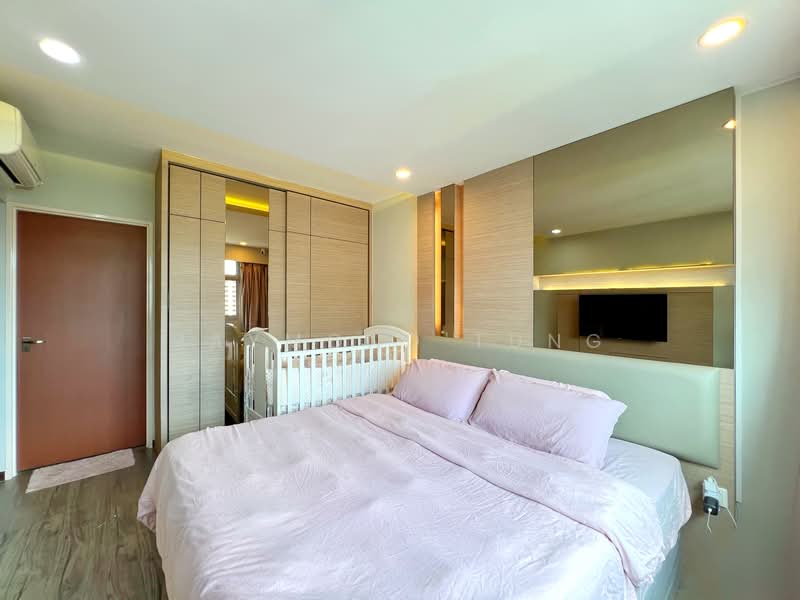 166B Yung Kuang Court, 166B Yung Kuang Road, 3 Bedrooms, 1,001 sqft, HDB Flat For Sale, by Raymond Tung, 500122141 - Master Bedroom - PropertyGuru.com.sg