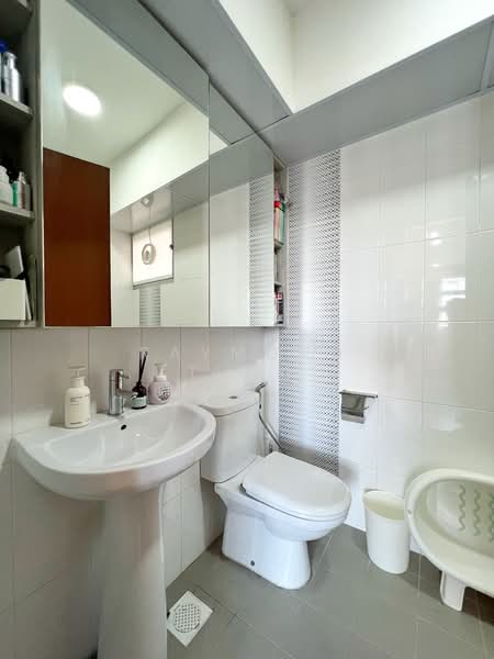 166B Yung Kuang Court, 166B Yung Kuang Road, 3 Bedrooms, 1,001 sqft, HDB Flat For Sale, by Raymond Tung, 500122141 - Master Bathroom - PropertyGuru.com.sg
