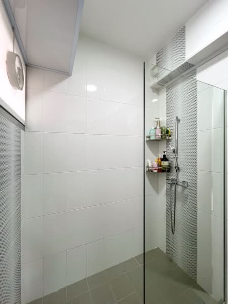 166B Yung Kuang Court, 166B Yung Kuang Road, 3 Bedrooms, 1,001 sqft, HDB Flat For Sale, by Raymond Tung, 500122141 - Master Bathroom - PropertyGuru.com.sg